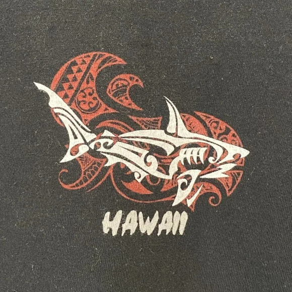 Hawai'i Shirts with Shark Graphic Print Mens Short Sleeve T Size  L - Picture 2 of 14